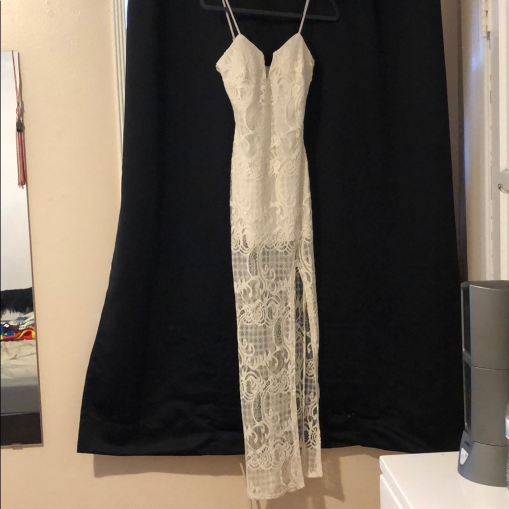 Beautiful white lace dress 💖